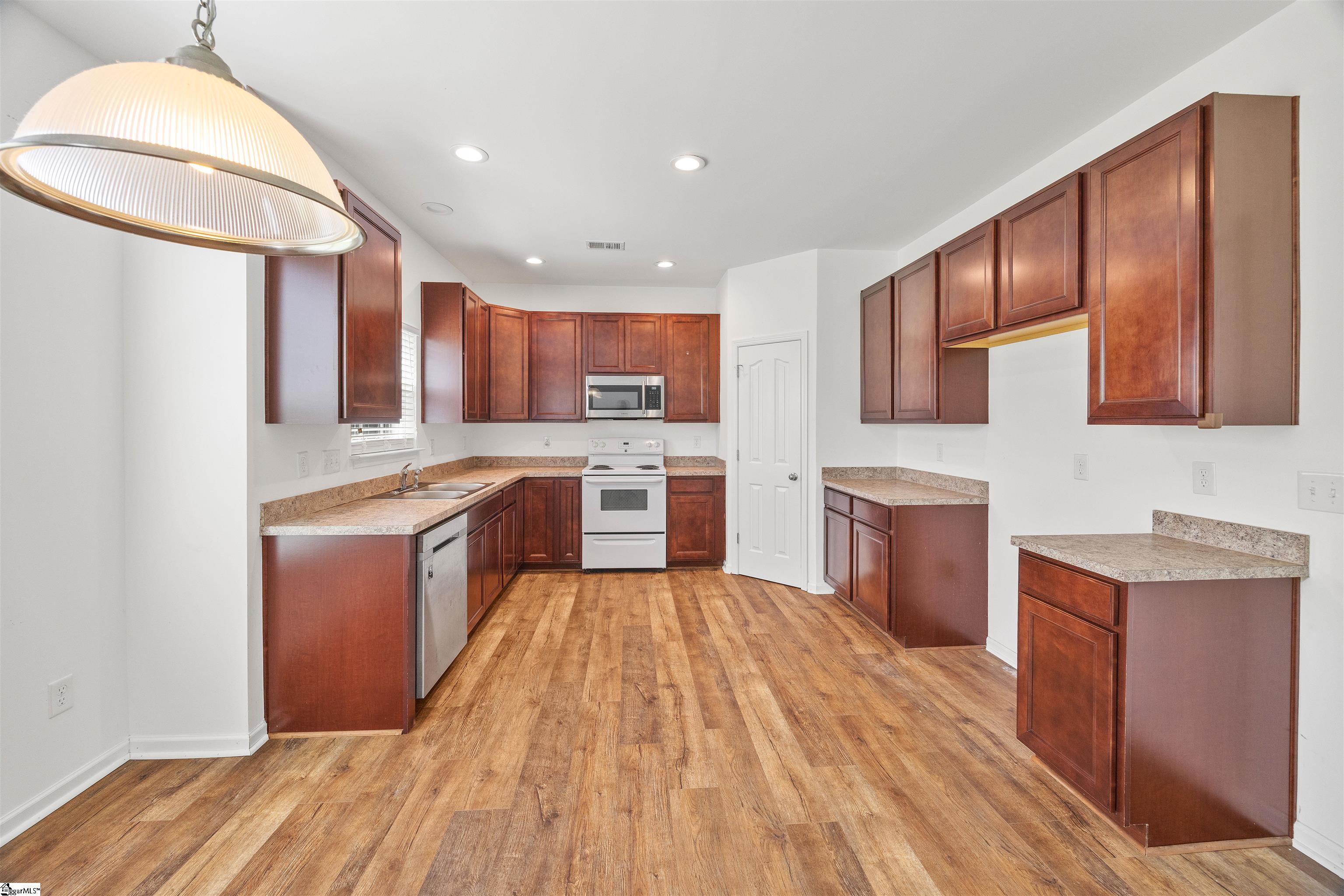 383 Riverdale Road Simpsonville, SC 29680 - Photo 7 of 39 Gallery Image 7