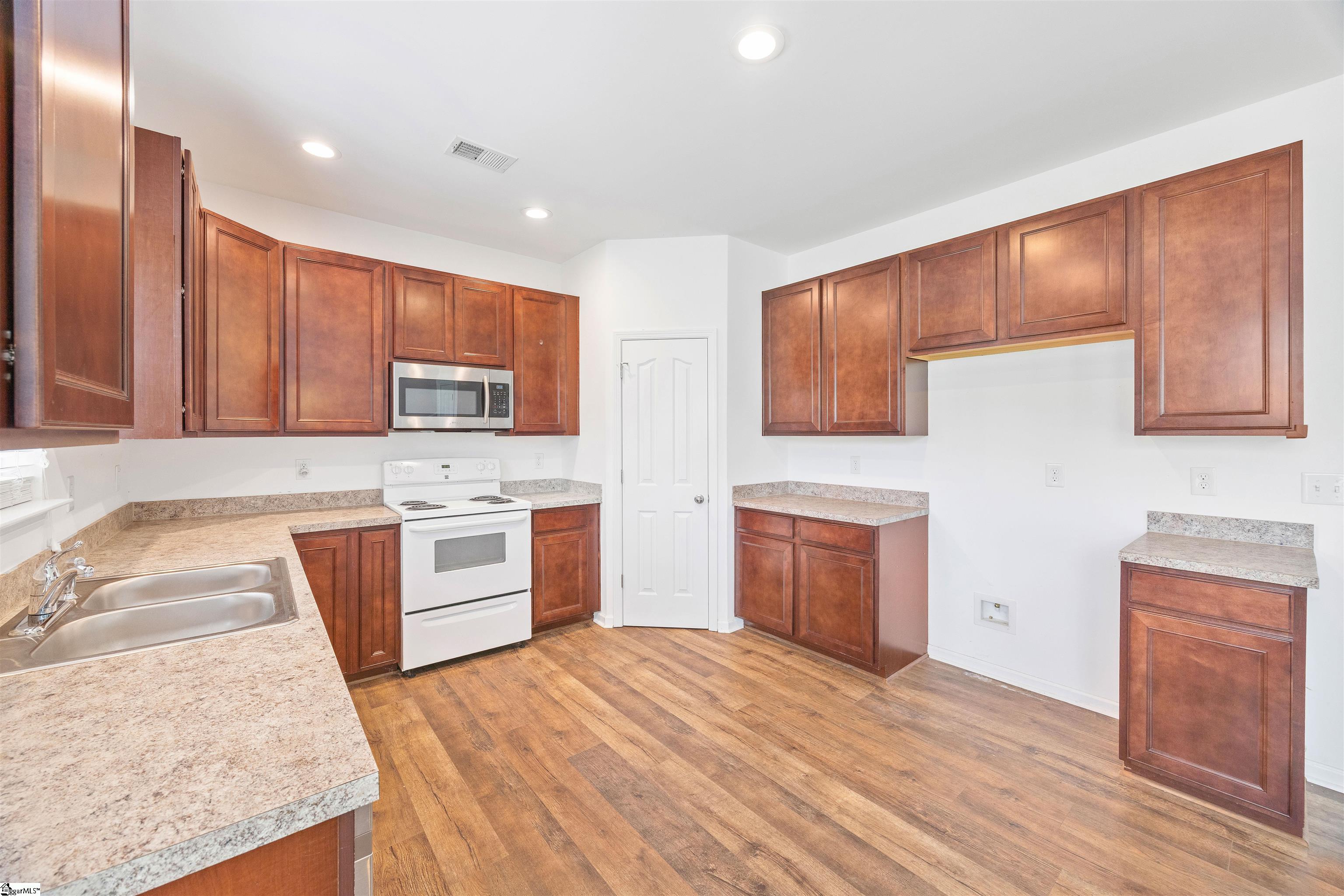 383 Riverdale Road Simpsonville, SC 29680 - Photo 9 of 39 Gallery Image 9