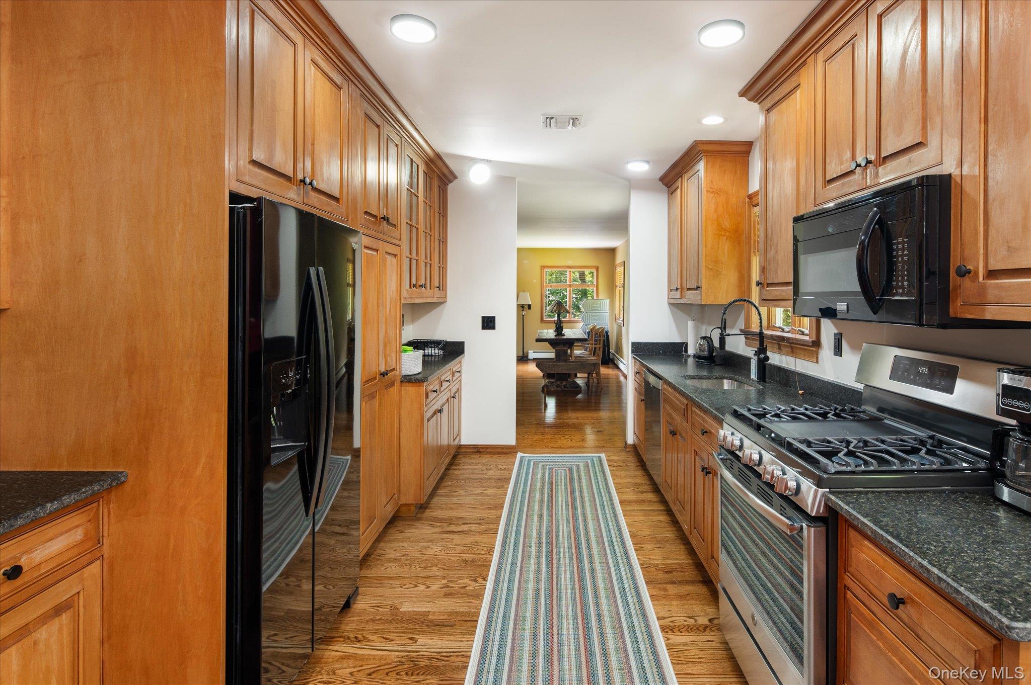 284 Germonds Road West Nyack, NY 10994 - Photo 2 of 23 Kitchen