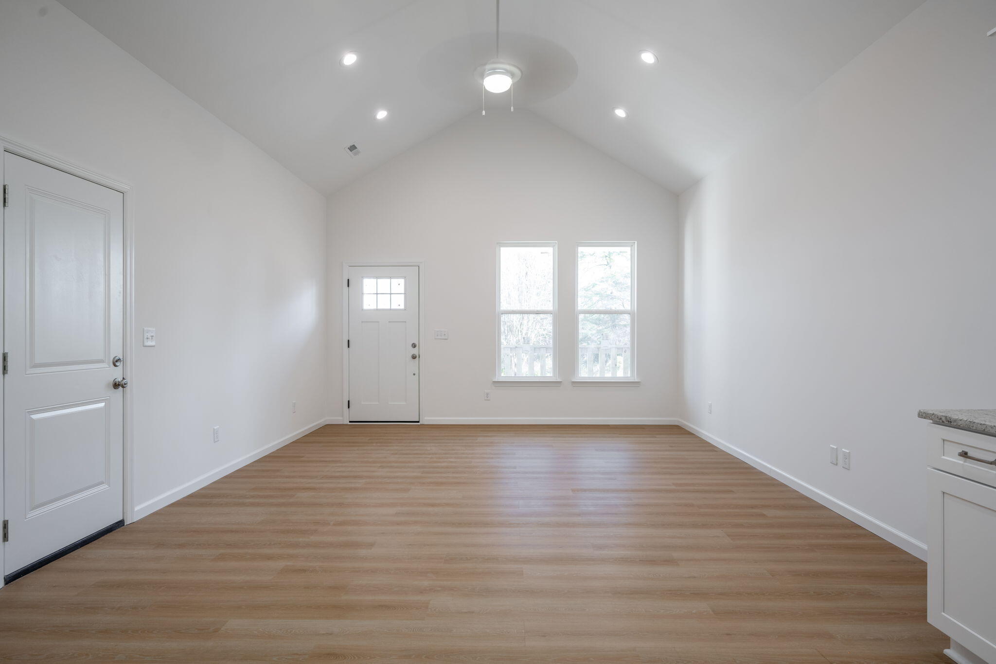 3016 Addison Road Chattanooga, TN 37406 - Photo 5 of 17 26-web-or-mls-DSC_2005