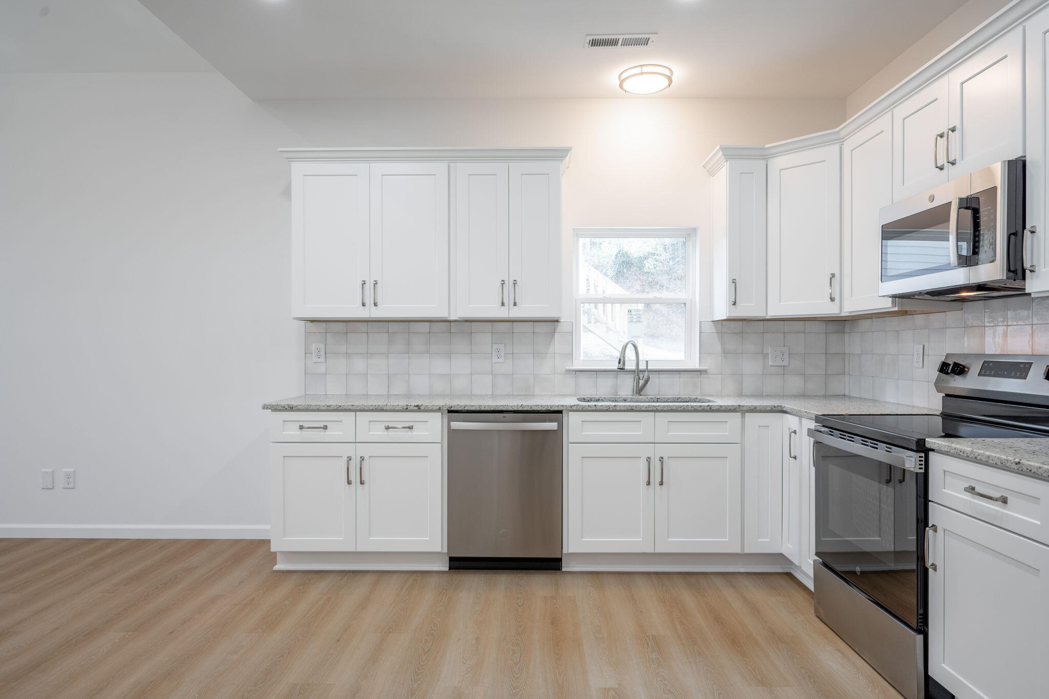 3016 Addison Road Chattanooga, TN 37406 - Photo 8 of 17 23-web-or-mls-DSC_1996