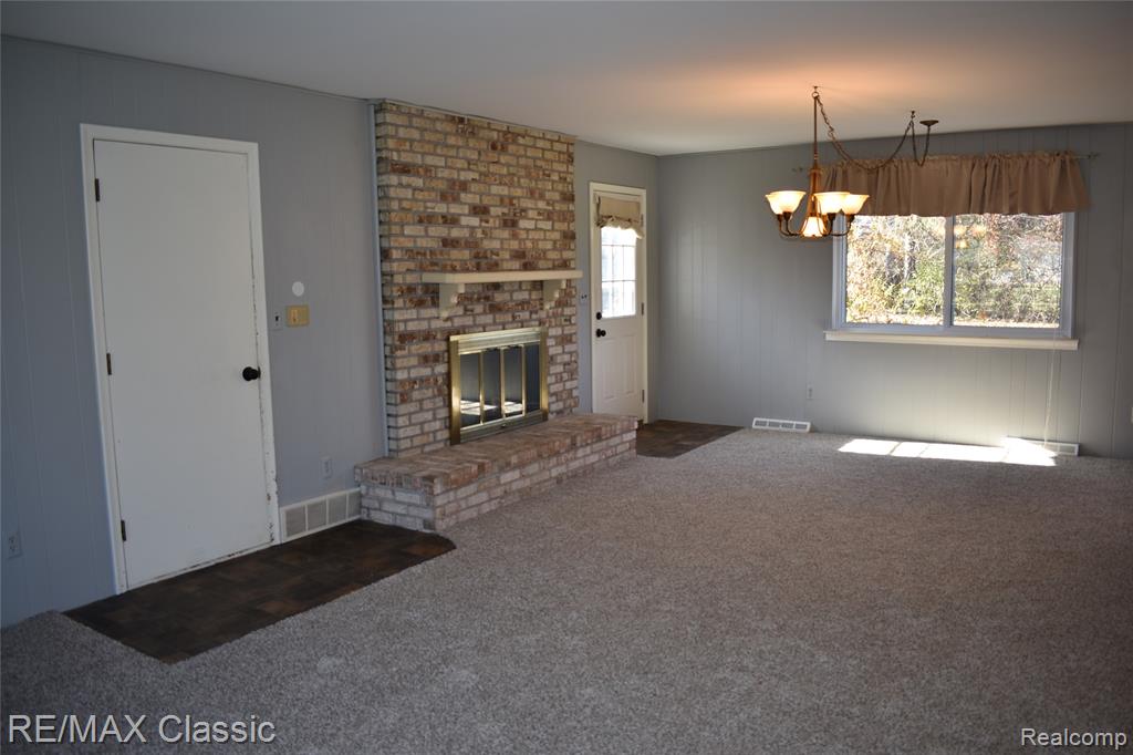 1977 Meadow Ridge Drive Walled Lake, MI 48390 - Photo 14 of 53