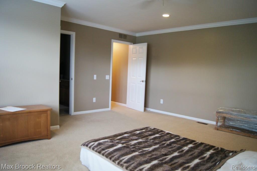 1189 Thames Drive Rochester, MI 48307 - Photo 9 of 22 Large Master Suite