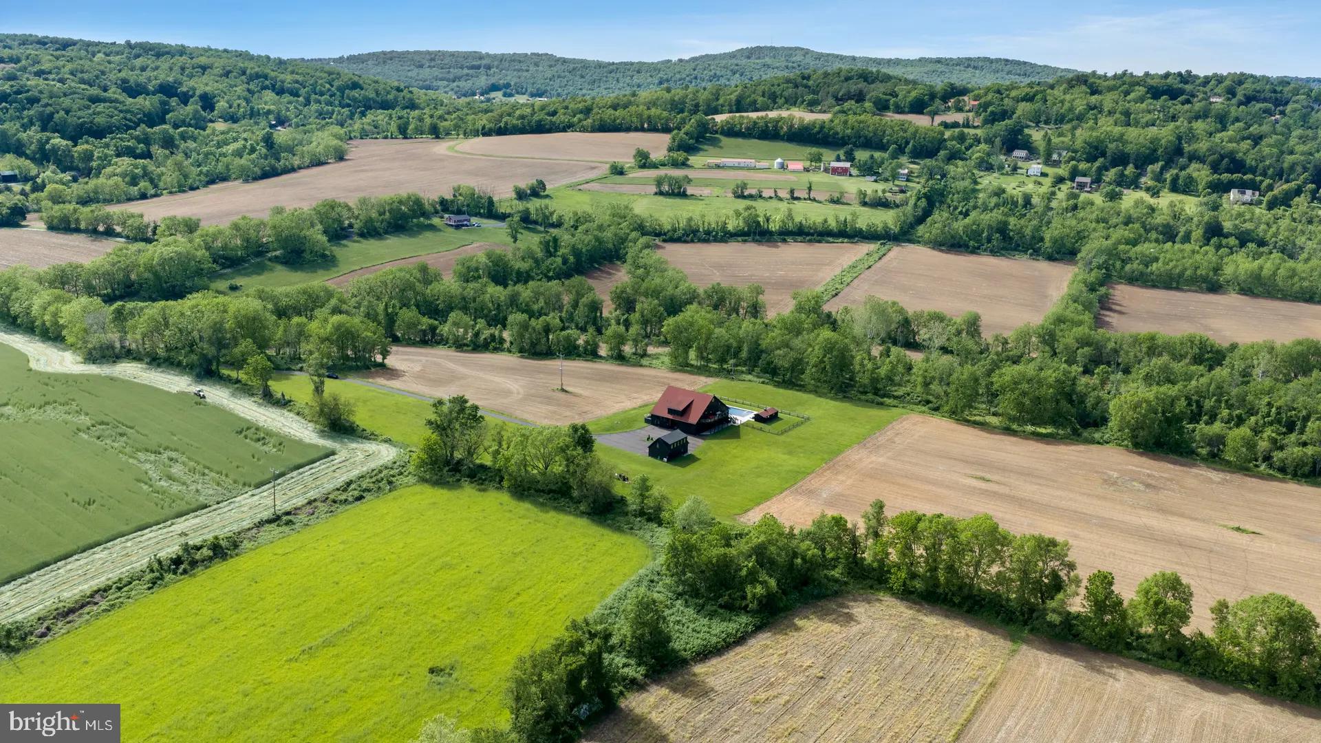 854 Spring Hill Road Riegelsville, PA 18077 - Photo 4 of 42