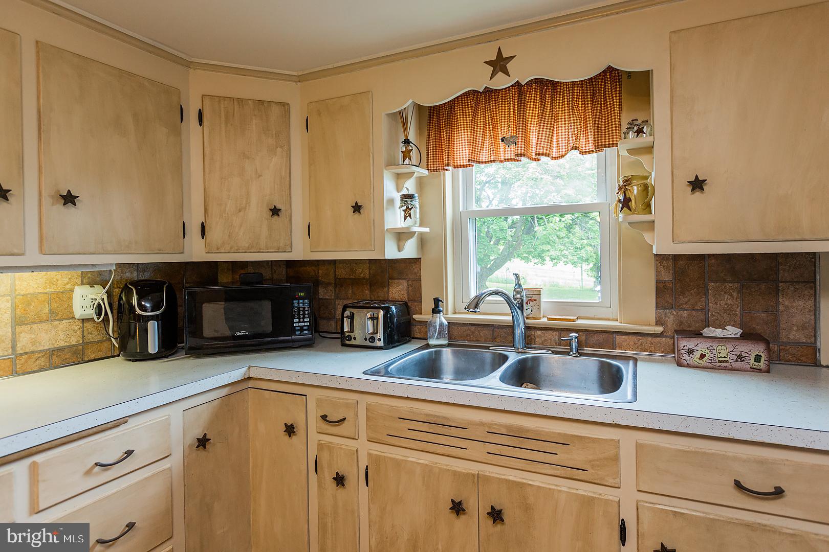 4532 Fairview Road Columbia, PA 17512 - Photo 8 of 49 Gallery Image 8