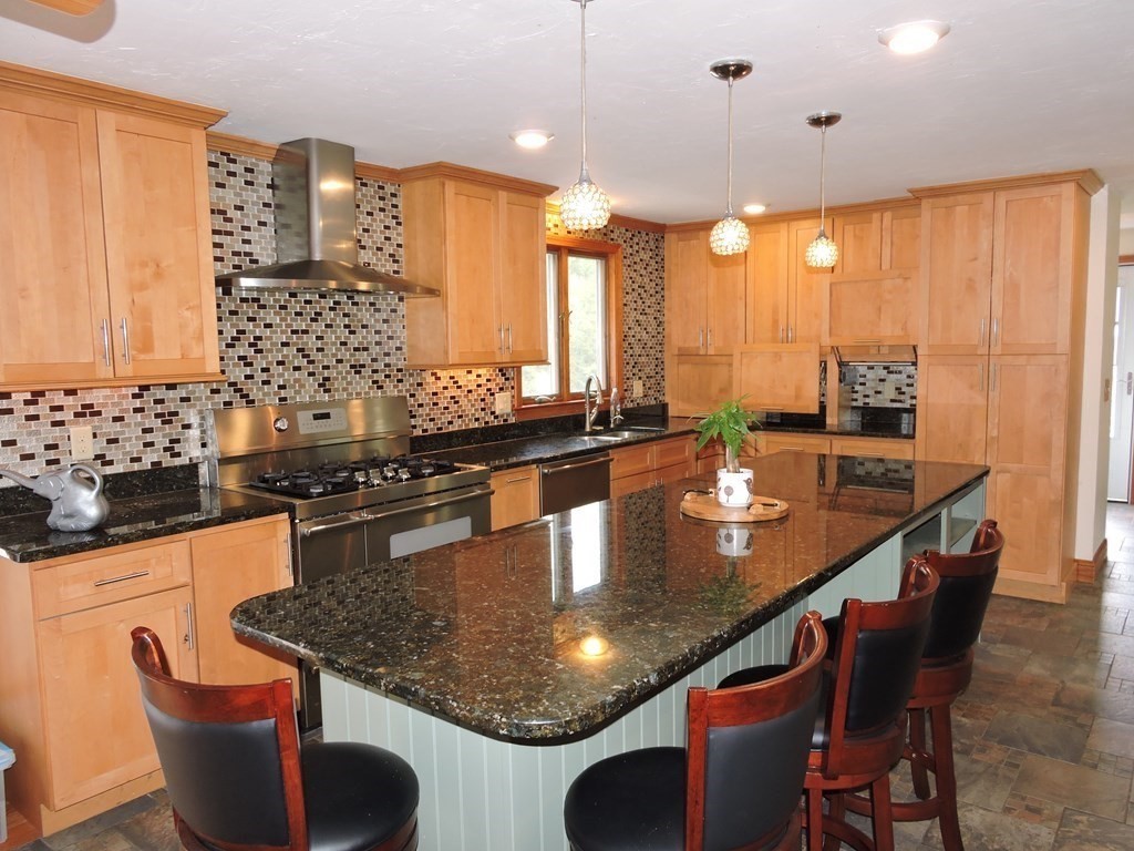 70 Hanson Road Charlton, MA 01507 - Photo 3 of 42