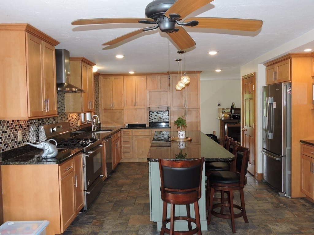 70 Hanson Road Charlton, MA 01507 - Photo 9 of 42