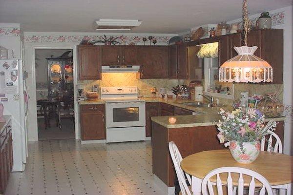 3524 Nicholson Road Bethlehem, PA 18020 - Photo 3 of 11 Kitchen