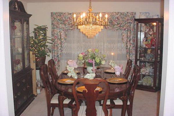 3524 Nicholson Road Bethlehem, PA 18020 - Photo 9 of 11 Dining Room