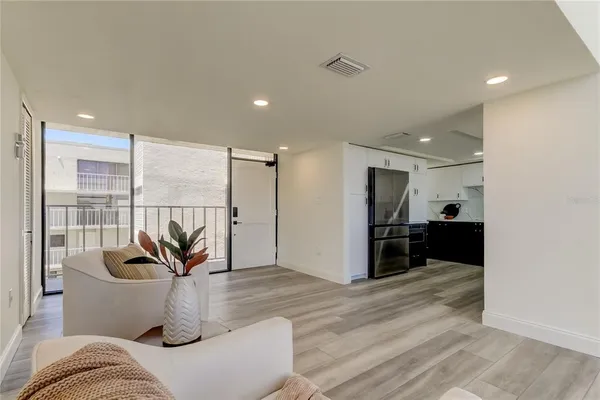 $4,995 | 500 North Osceola Avenue, Unit H, Clearwater, FL 33755