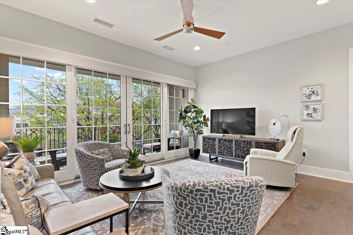 121 Rhett Street, Unit 304 Greenville, SC 29601 - Photo 5 of 36 Gallery Image 5