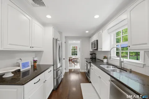 $1,665,000 | 182 Hollow Tree Ridge Road, Darien, CT 06820