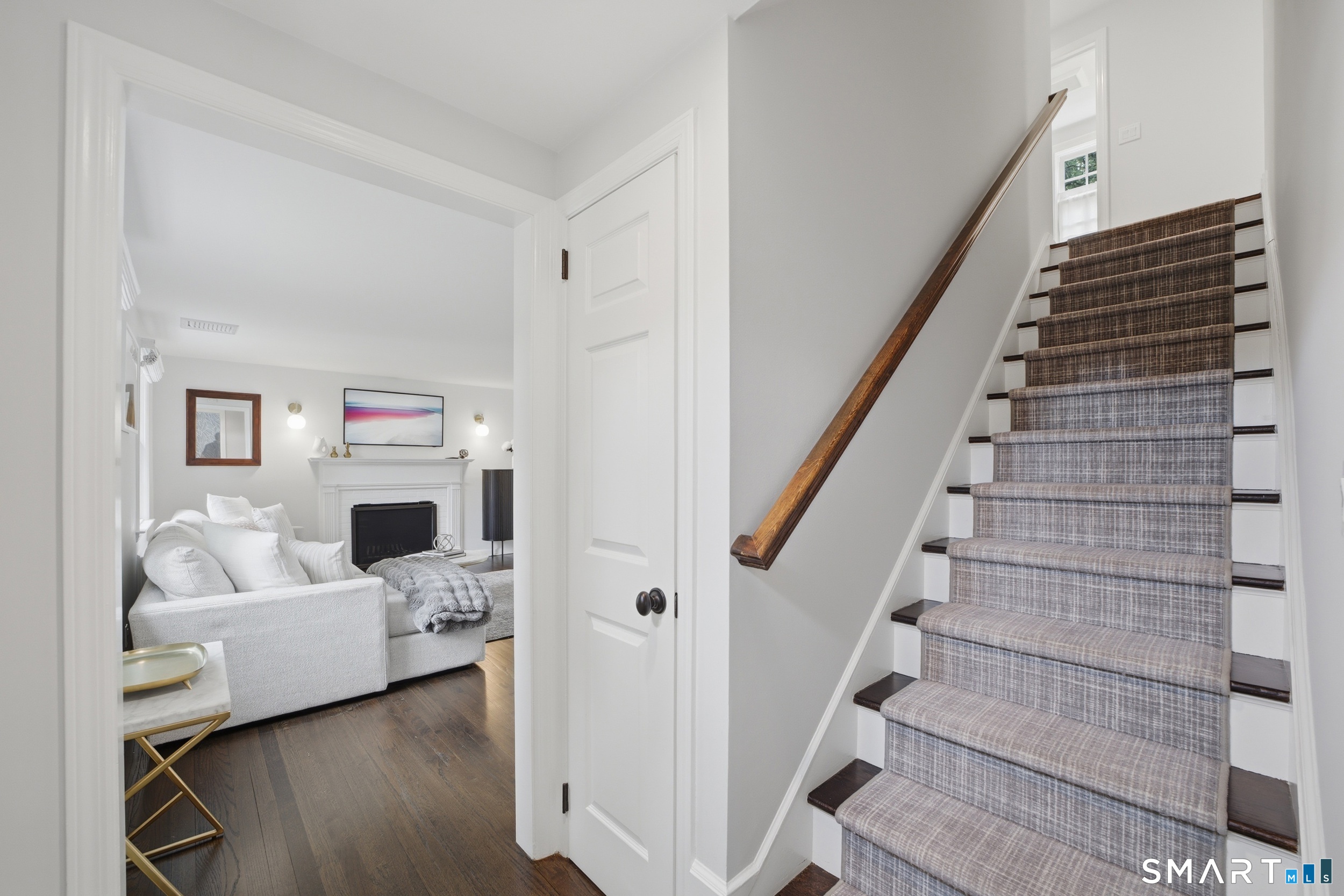 182 Hollow Tree Ridge Road Darien, CT 06820 - Photo 3 of 37