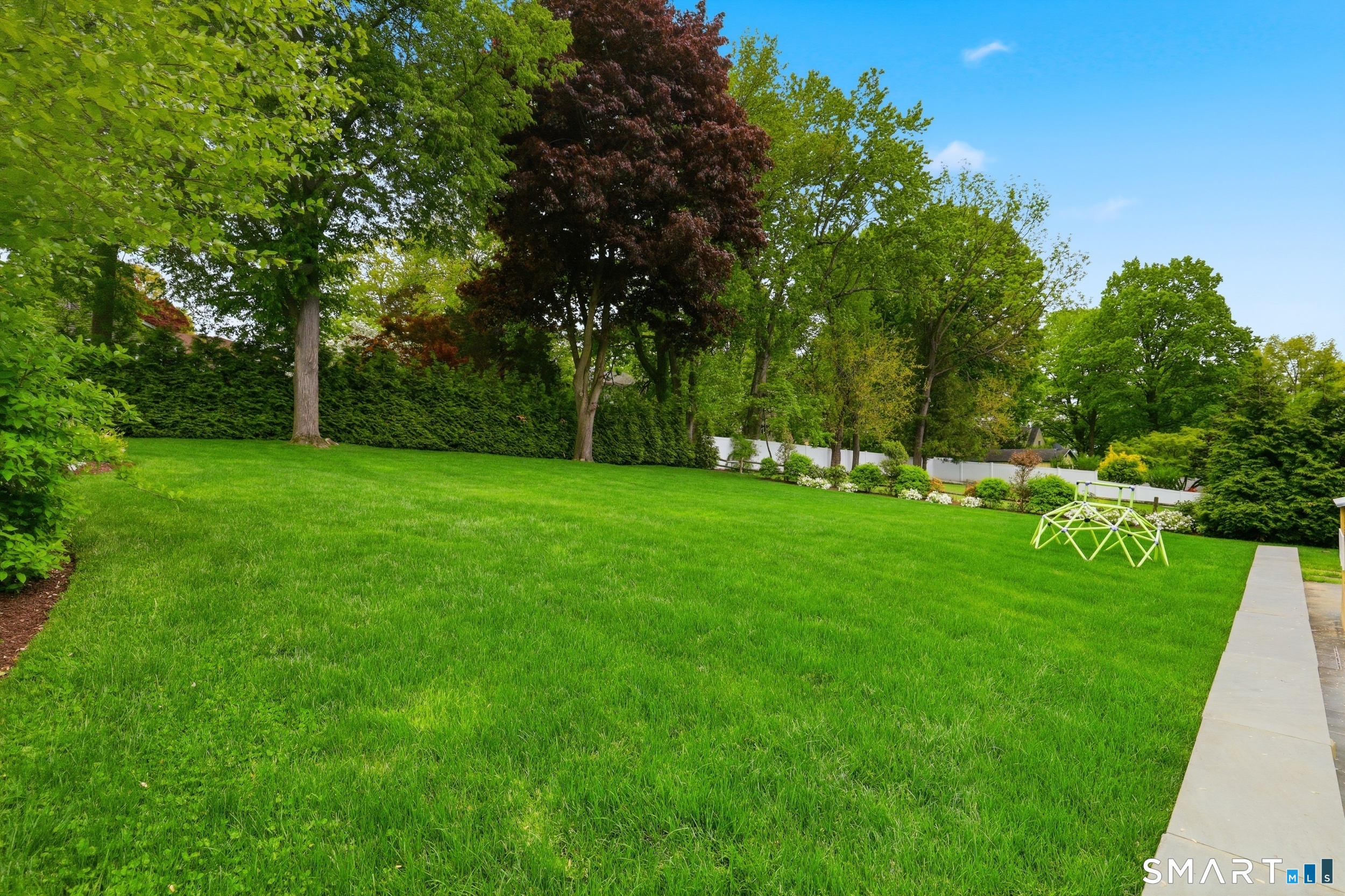 182 Hollow Tree Ridge Road Darien, CT 06820 - Photo 31 of 37