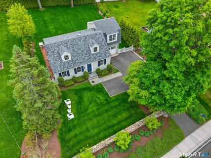 $1,665,000 | 182 Hollow Tree Ridge Road, Darien, CT 06820