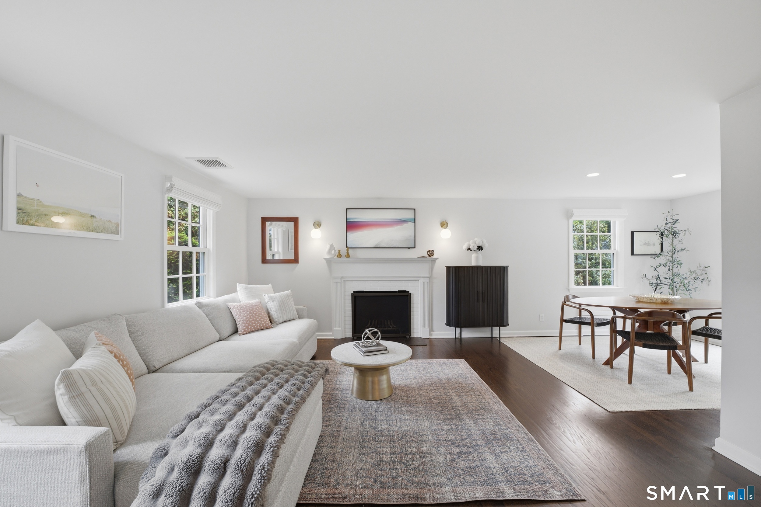 182 Hollow Tree Ridge Road Darien, CT 06820 - Photo 4 of 37