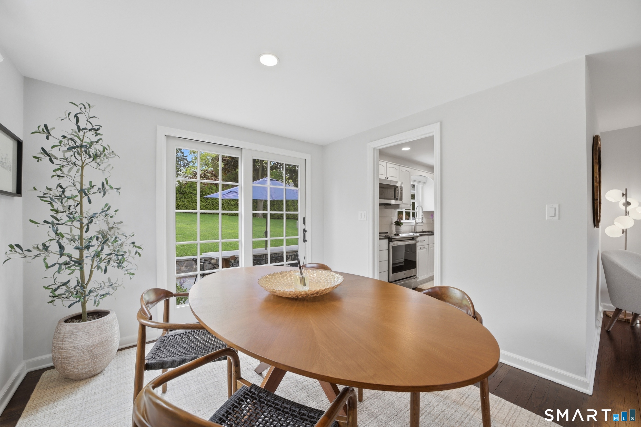 182 Hollow Tree Ridge Road Darien, CT 06820 - Photo 7 of 37