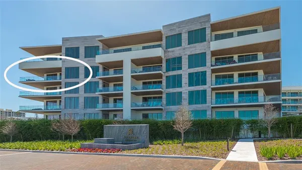 $2,400,000 | 1591 Gulf Of Mexico Drive, Unit 512, Longboat Key, FL 34228