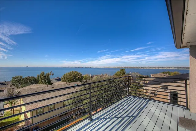 $1,549,000 | 20 Intrepid Circle, Rockwall, TX 75032