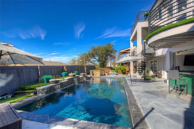 $1,549,000 | 20 Intrepid Circle, Rockwall, TX 75032