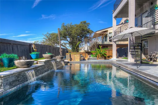 $1,549,000 | 20 Intrepid Circle, Rockwall, TX 75032