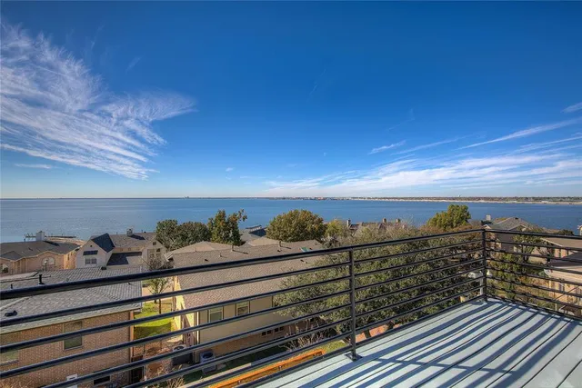 $1,549,000 | 20 Intrepid Circle, Rockwall, TX 75032