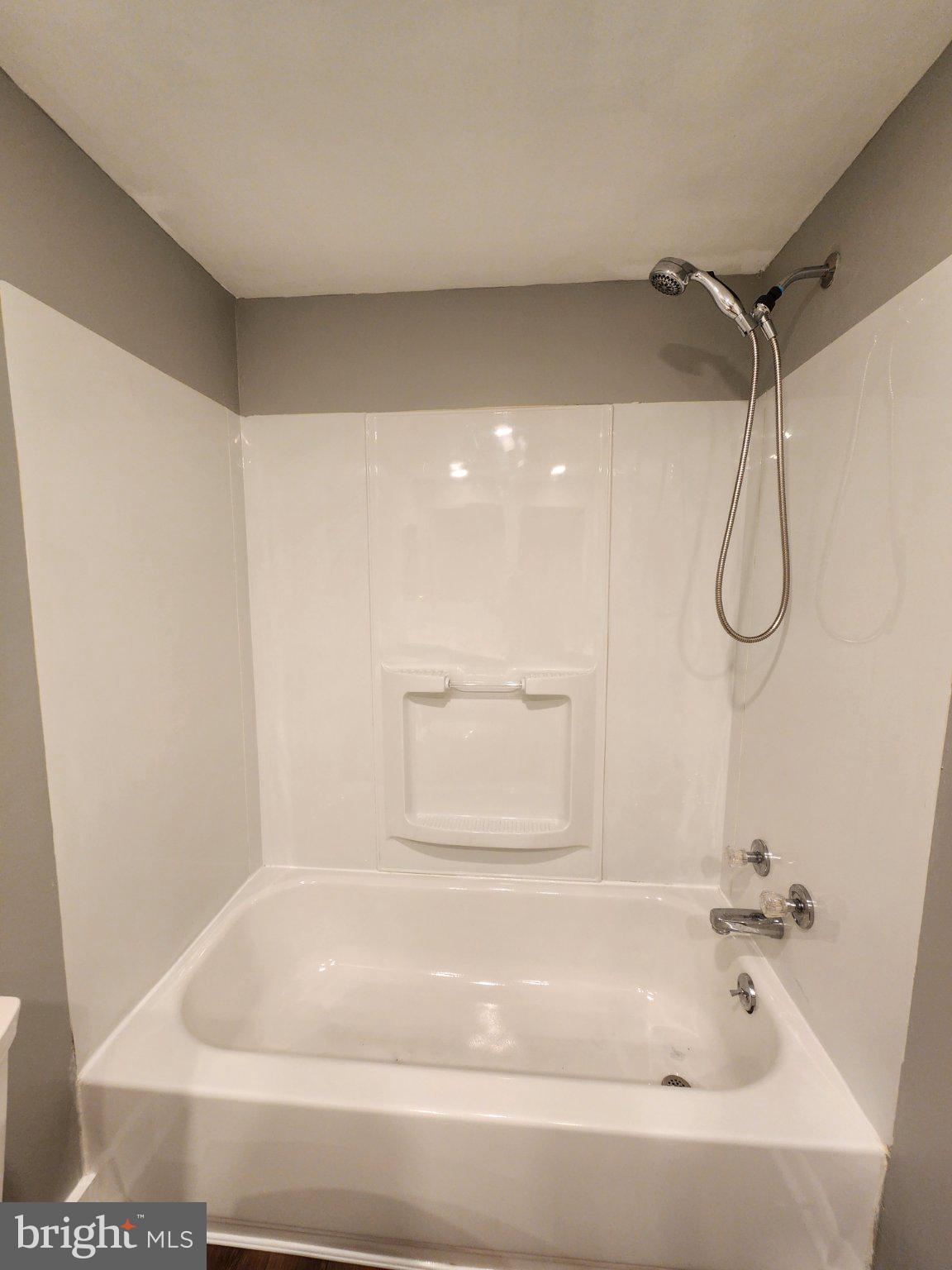 207 Erin Way, Unit T4 Reisterstown, MD 21136 - Photo 14 of 28 Modern tub and shower combo oasis.