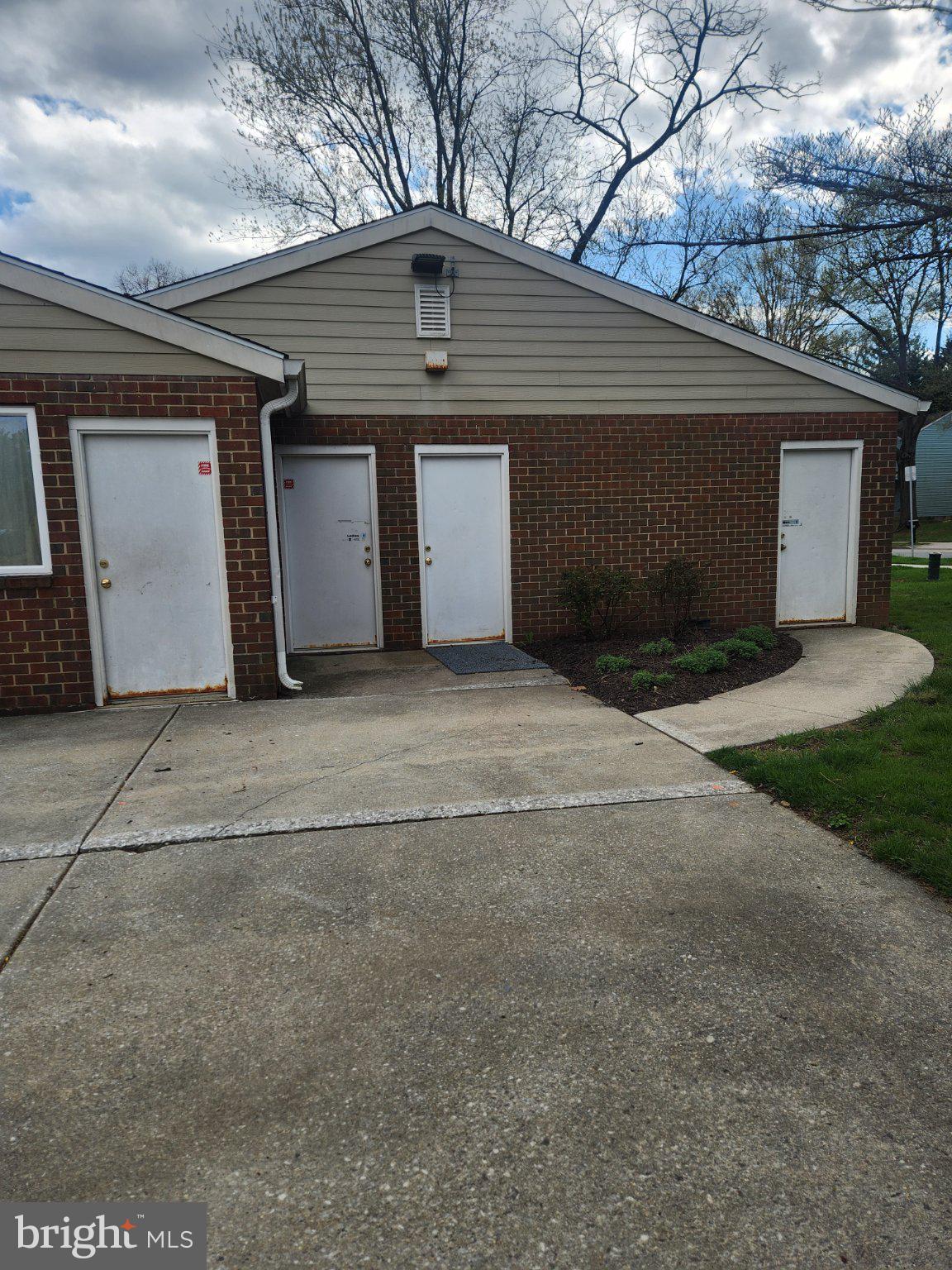 207 Erin Way, Unit T4 Reisterstown, MD 21136 - Photo 27 of 28 Common area bathhouse attached to pool area.