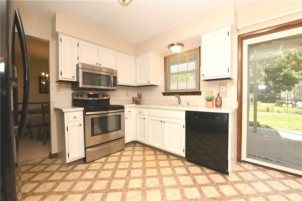 8709 Fox Ridge Lane Indianapolis, IN 46256 - Photo 16 of 36 Gallery Image 16
