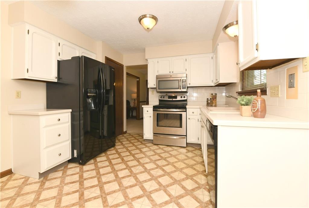 8709 Fox Ridge Lane Indianapolis, IN 46256 - Photo 17 of 36 Gallery Image 17
