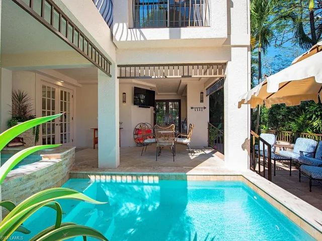 $2,950,000 | 597 4th Avenue South, Unit 2, Naples, FL 34102