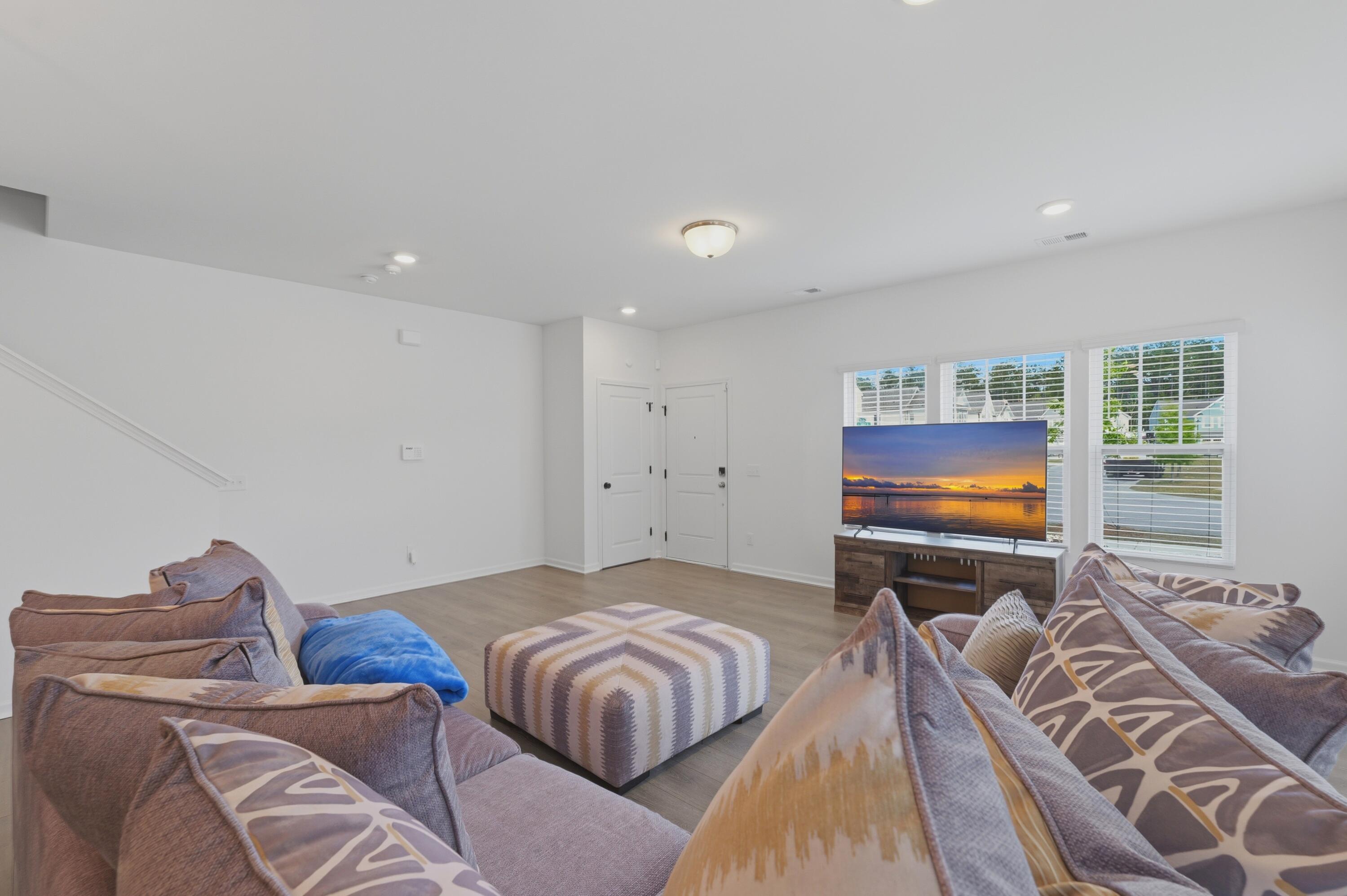 290 Surfbird Road Summerville, SC 29486 - Photo 3 of 27 018_P1008258