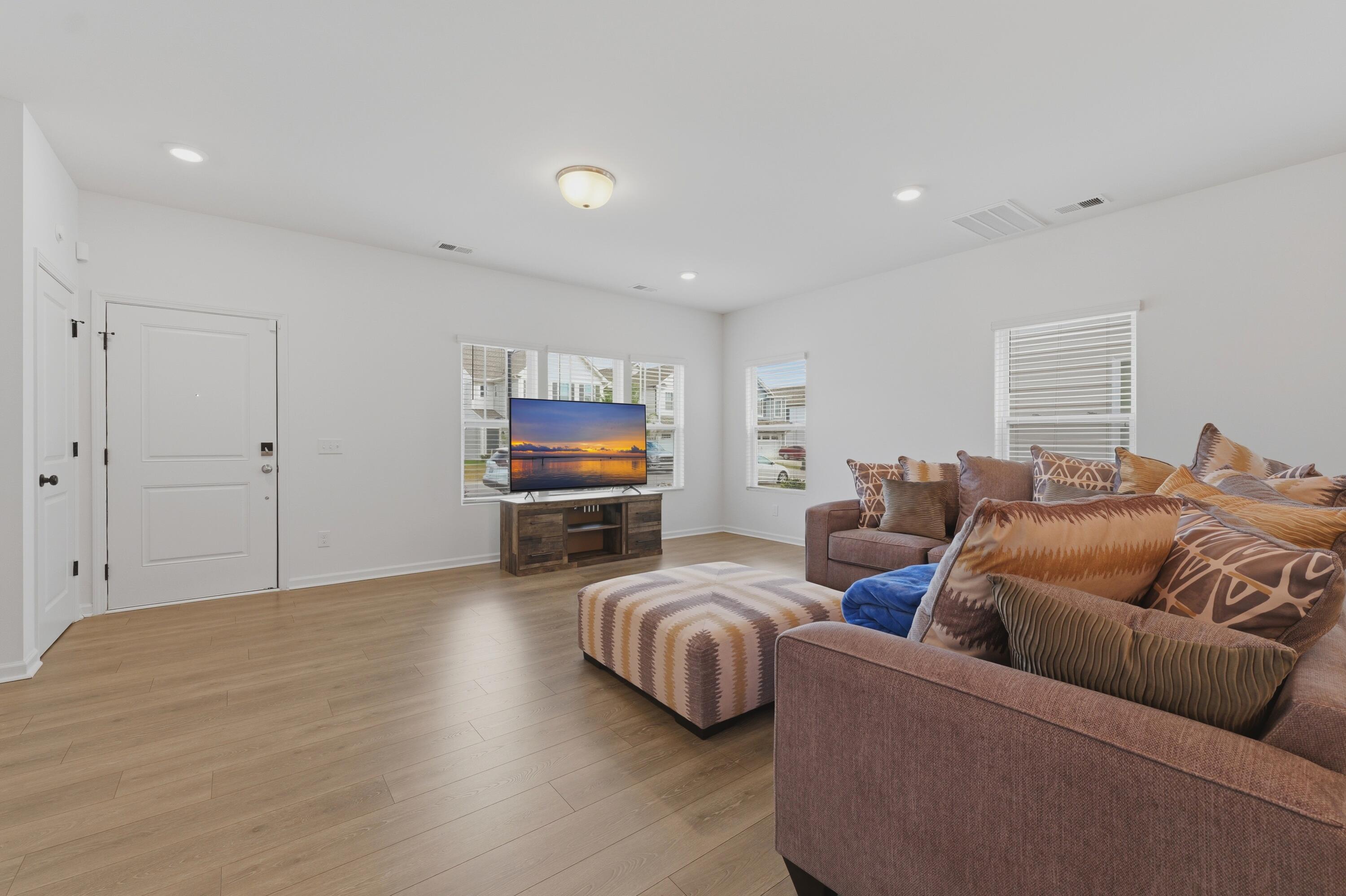 290 Surfbird Road Summerville, SC 29486 - Photo 4 of 27 017_P1008253