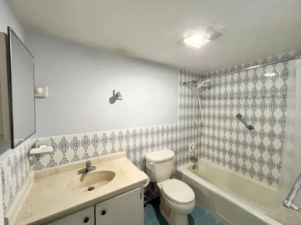 $1,650 | 1000 Northwest 13th Street, Unit 213A, Boca Raton, FL 33486