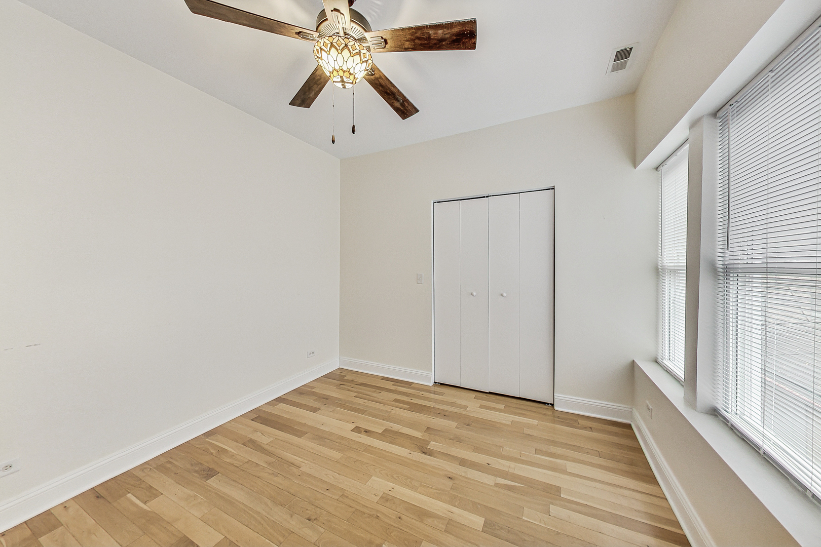 7321 North Paulina Street, Unit 2 Chicago, IL 60626 - Photo 14 of 27 a view of empty room with wooden floor and fan