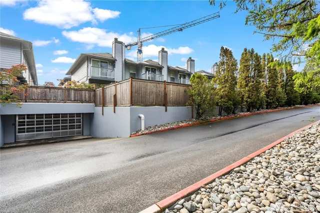 $3,450 | 10007 Northeast 12th Street, Unit 108, Bellevue, WA 98004