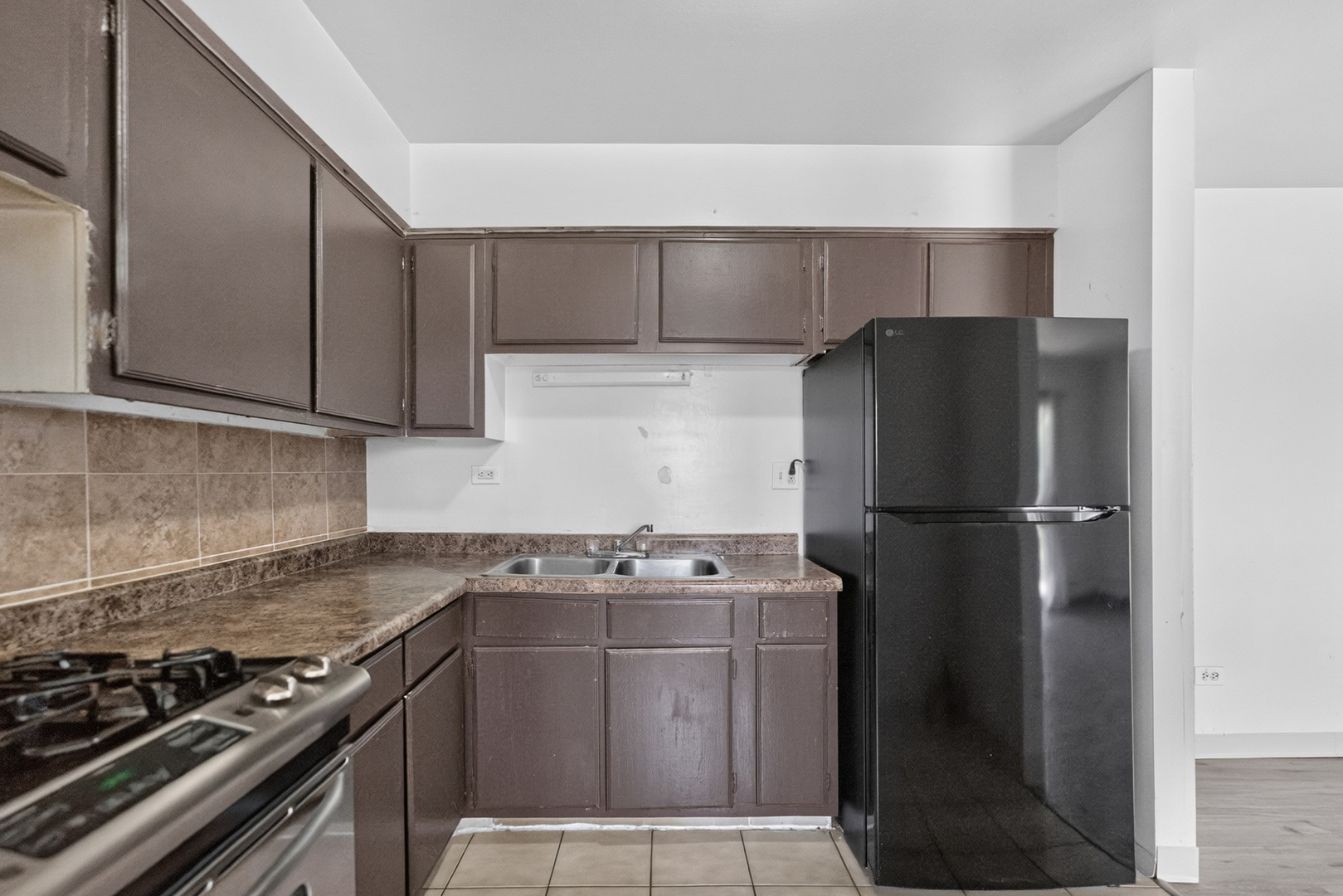 827 College Boulevard, Unit 201 Addison, IL 60101 - Photo 6 of 14