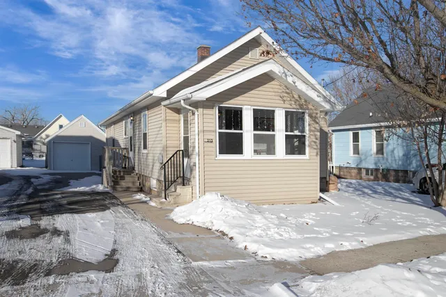 $199,900 | 213 Lawson Street, Menasha, WI 54952