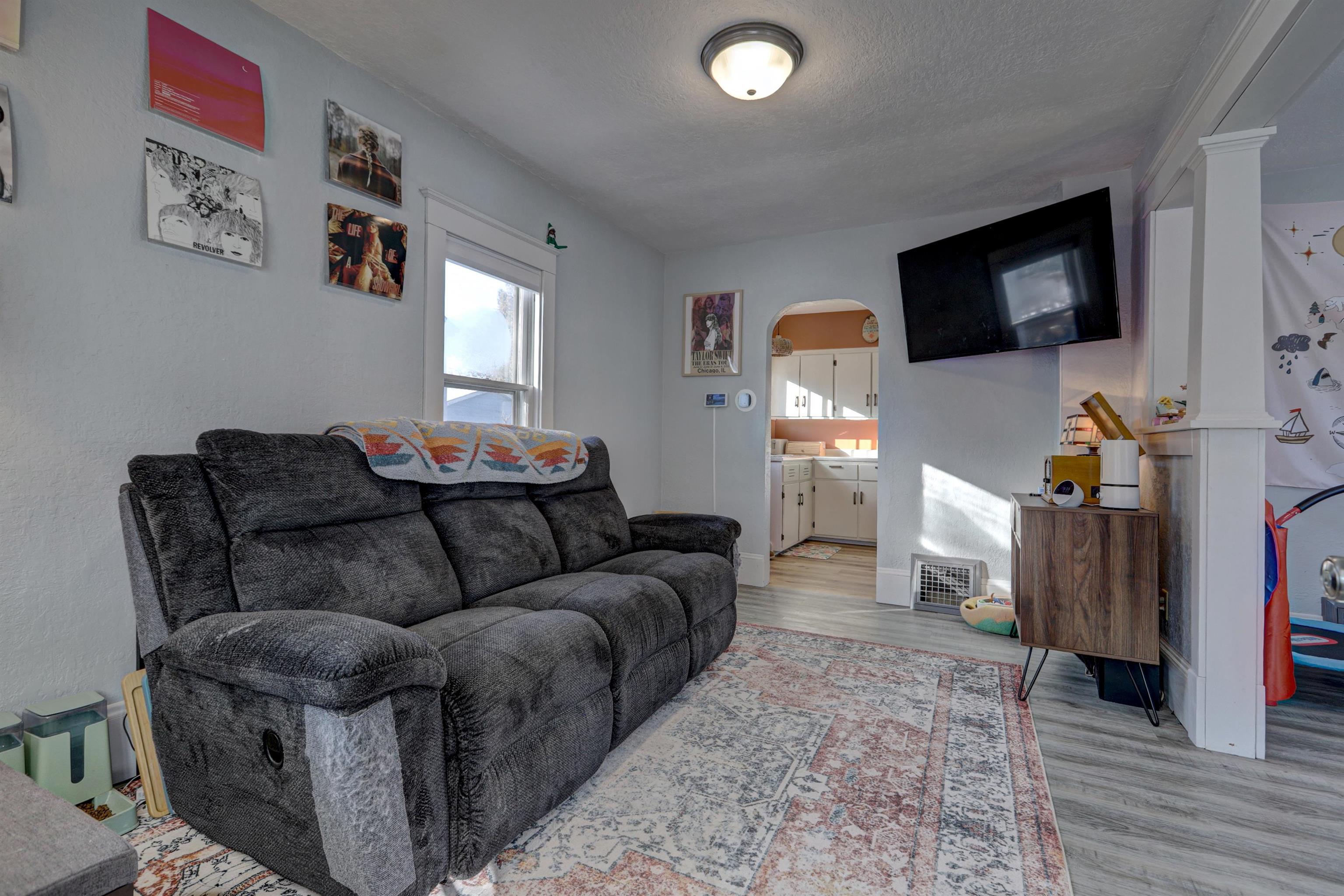 213 Lawson Street Menasha, WI 54952 - Photo 5 of 21