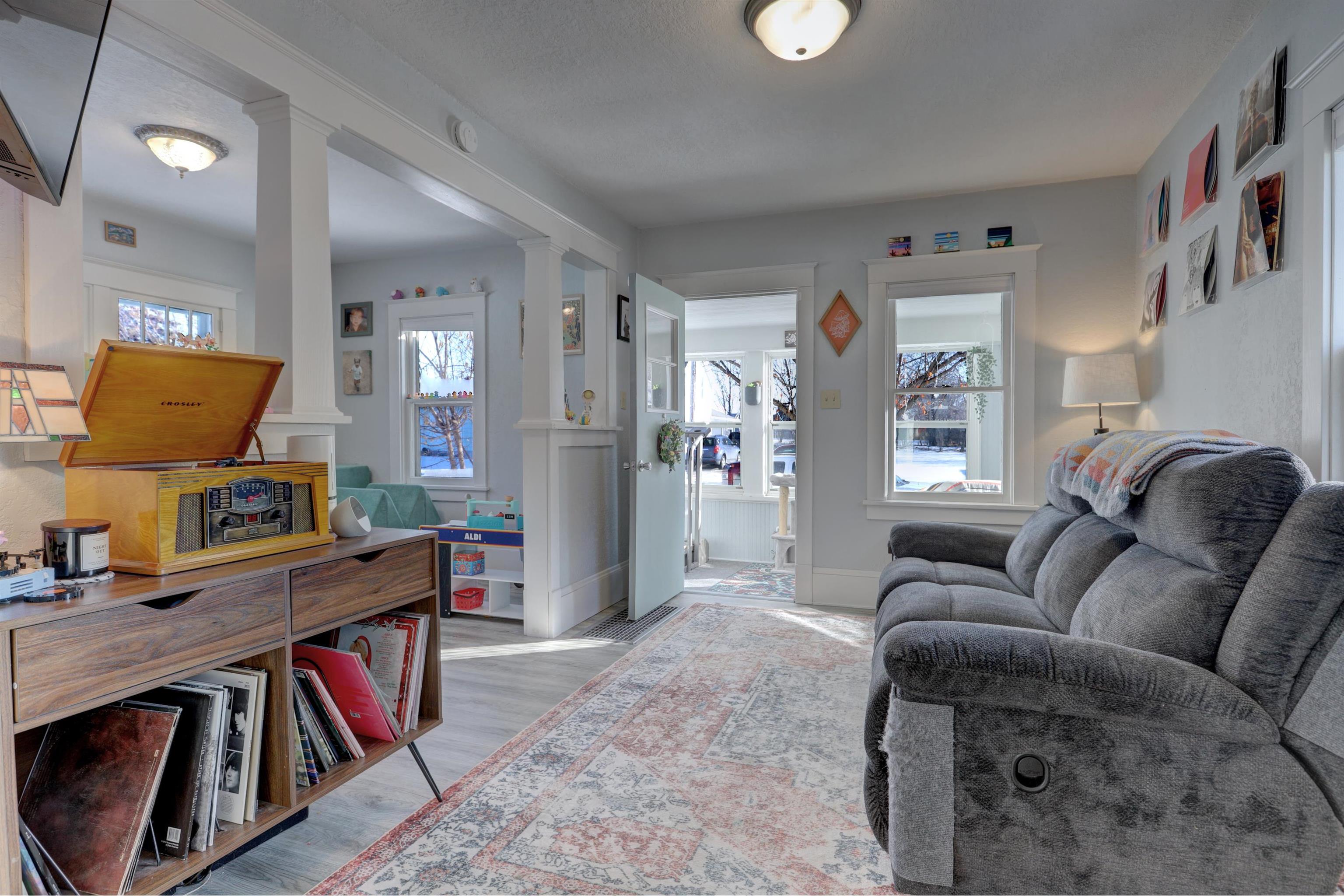 213 Lawson Street Menasha, WI 54952 - Photo 7 of 21