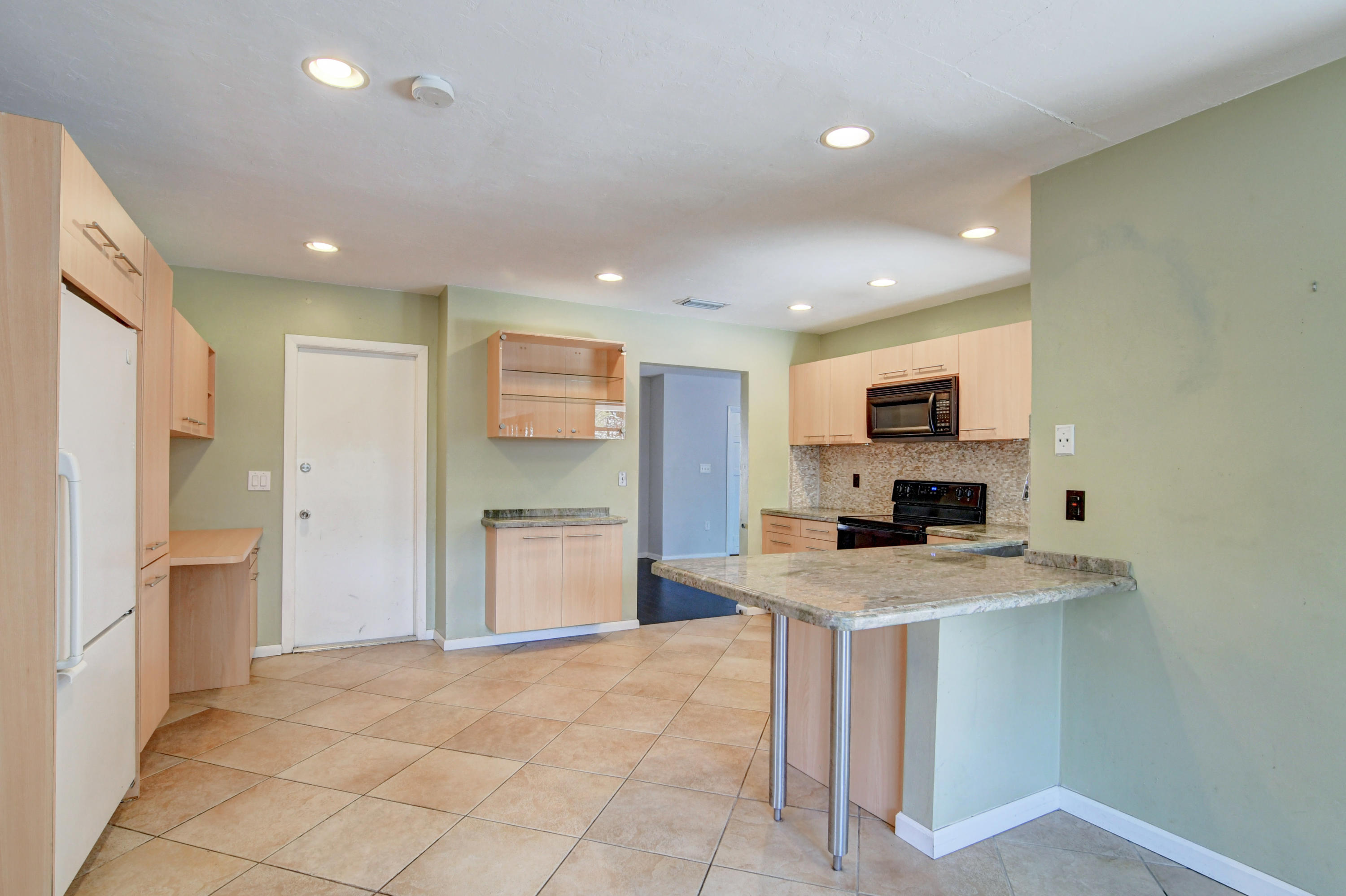 810 Northwest 7th Street Boca Raton, FL 33486 - Photo 20 of 48 Kitchen