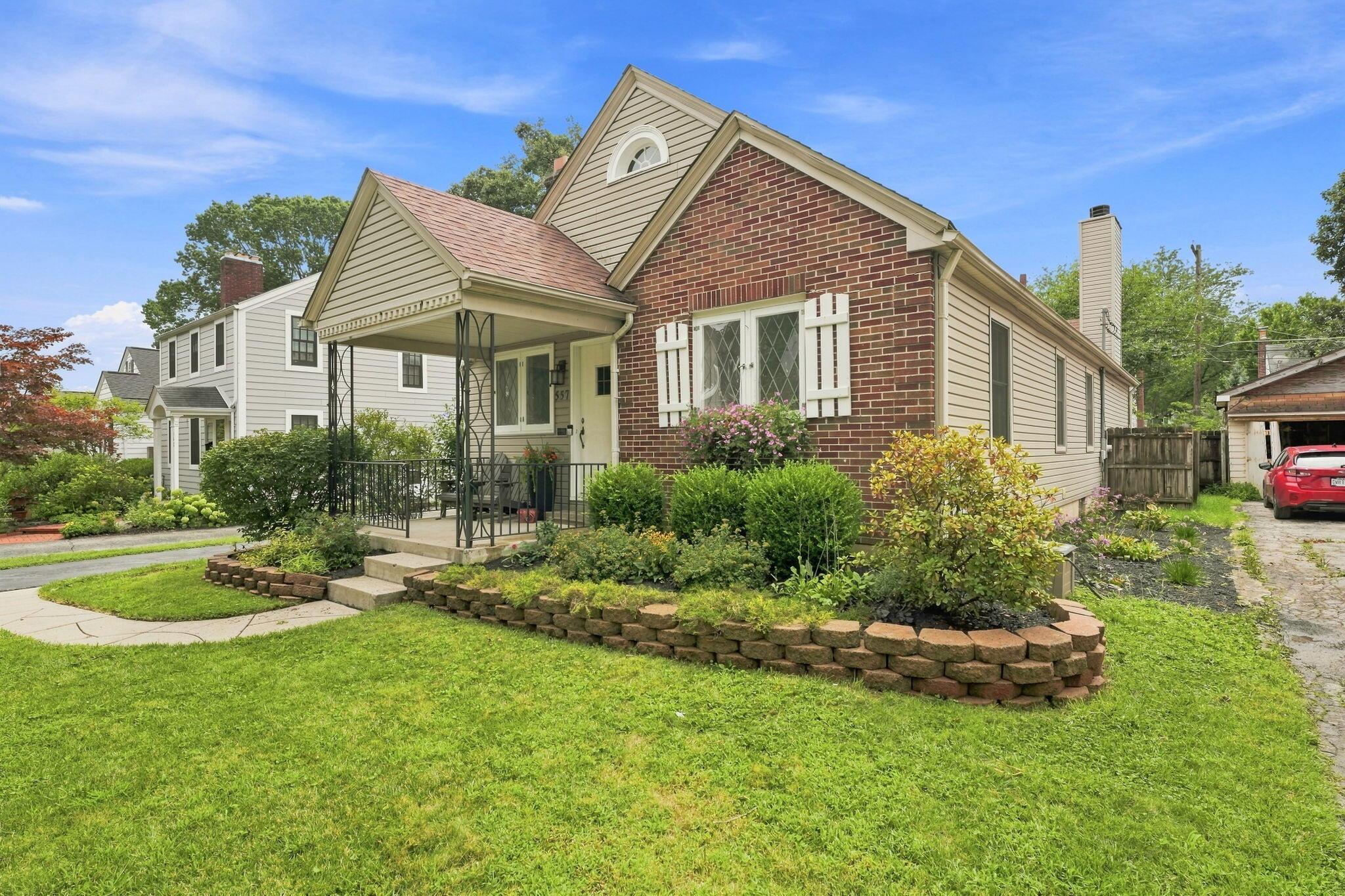 557 Fallis Road Columbus, OH 43214 - Photo 4 of 52 Front