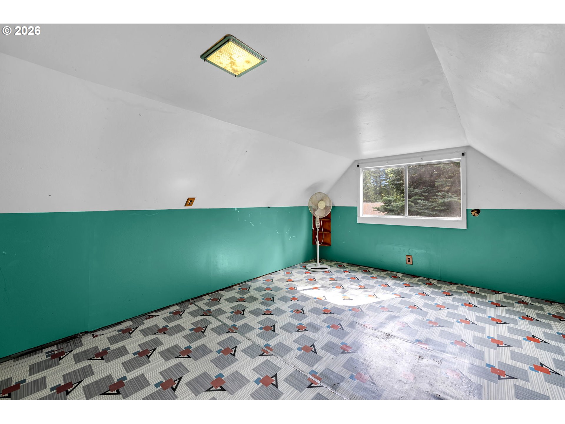 211 Young Road Bingen, WA 98605 - Photo 10 of 22 Gallery Image 10