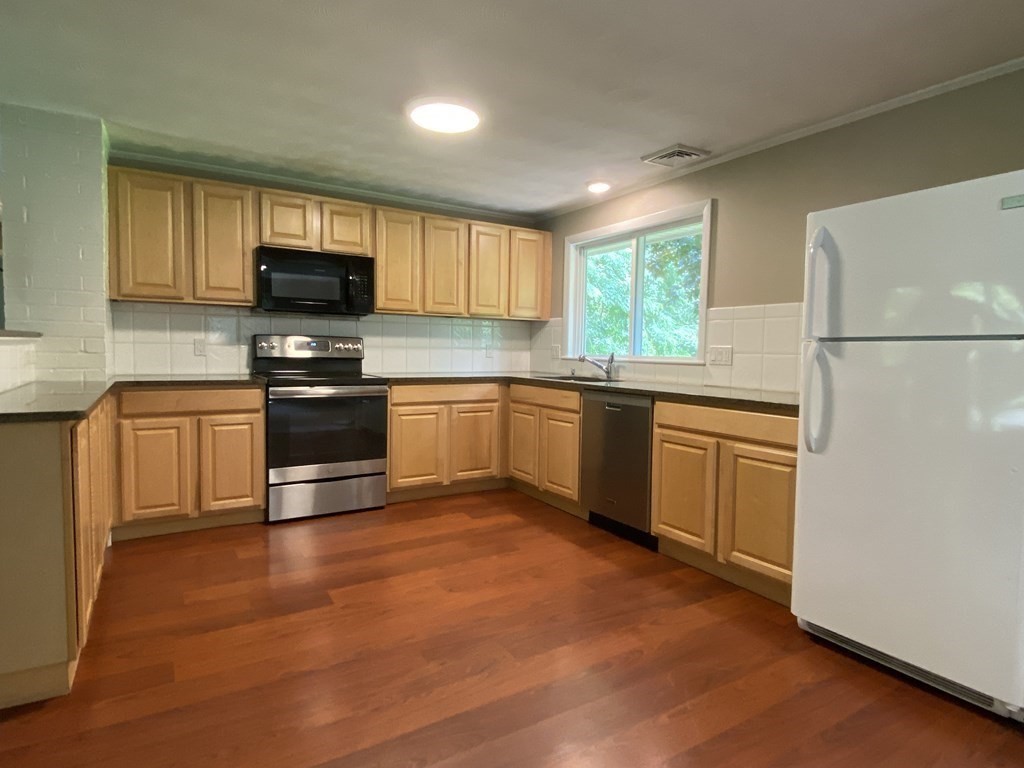 65 Hemenway Road Framingham, MA 01701 - Photo 8 of 22 Gallery Image 8
