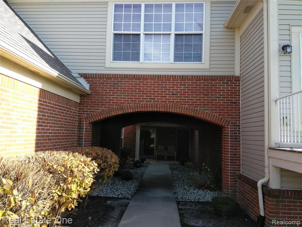 43288 Pendleton Circle Sterling Heights, MI 48313 - Photo 4 of 35