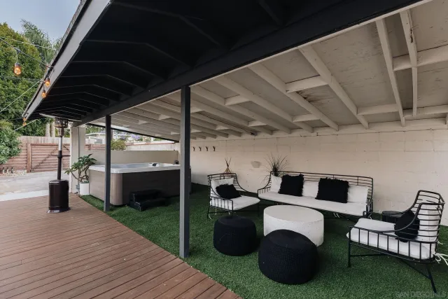a close view of a fireplace in the living room