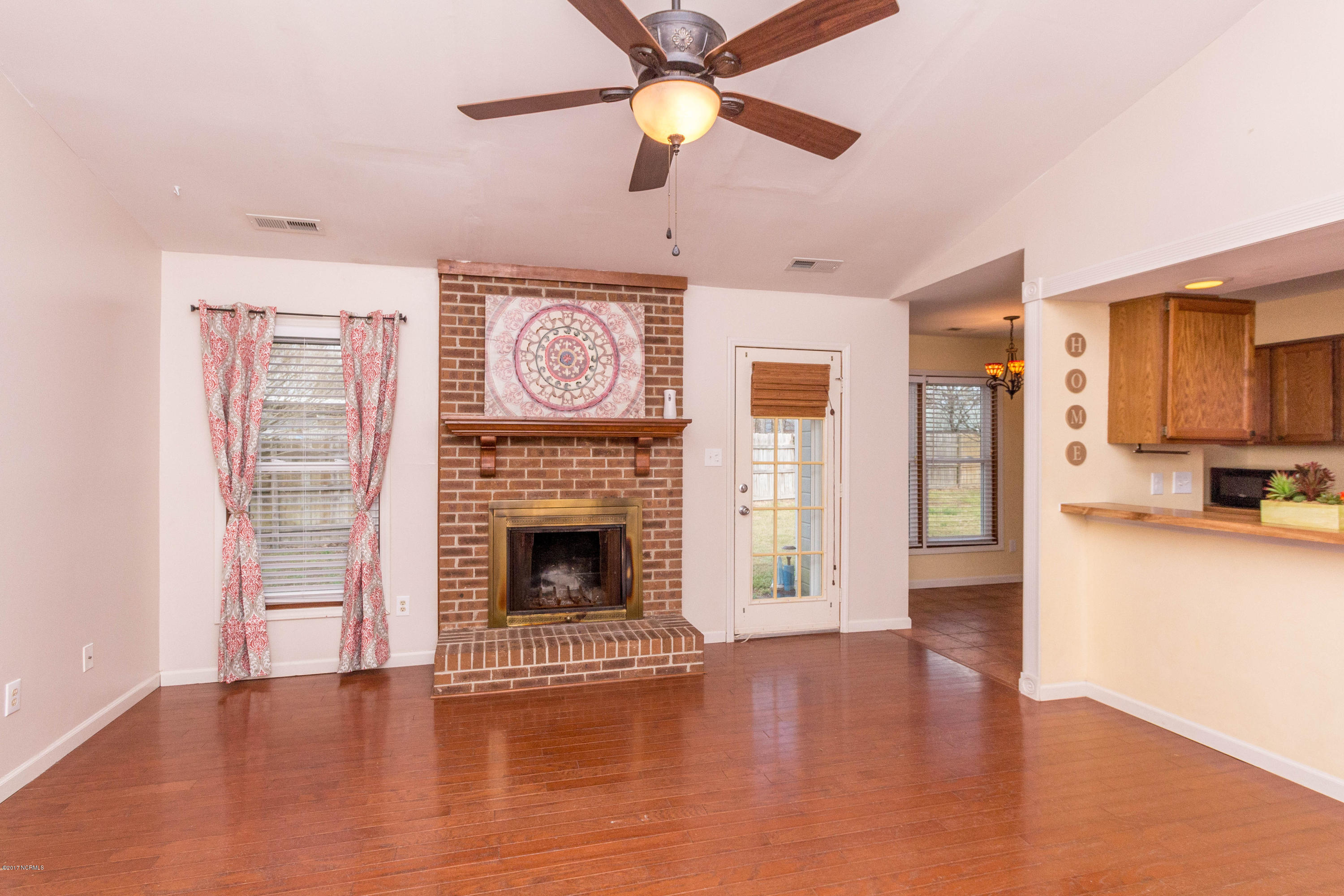 135 Raintree Circle Jacksonville, NC 28540 - Photo 5 of 30 IMG_9745