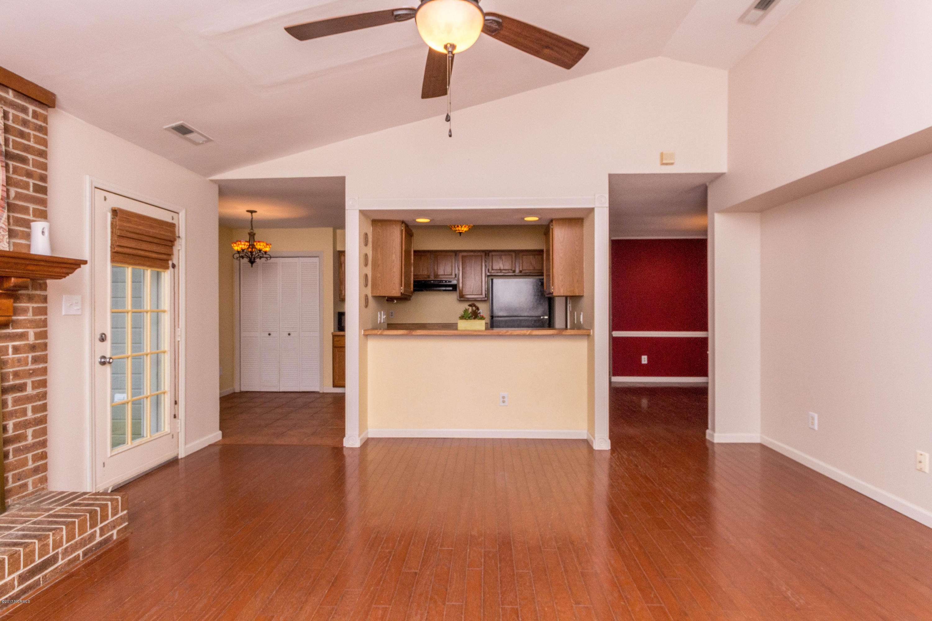 135 Raintree Circle Jacksonville, NC 28540 - Photo 6 of 30 IMG_9746