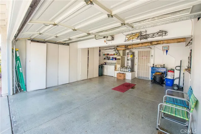 a view of livingroom with furniture