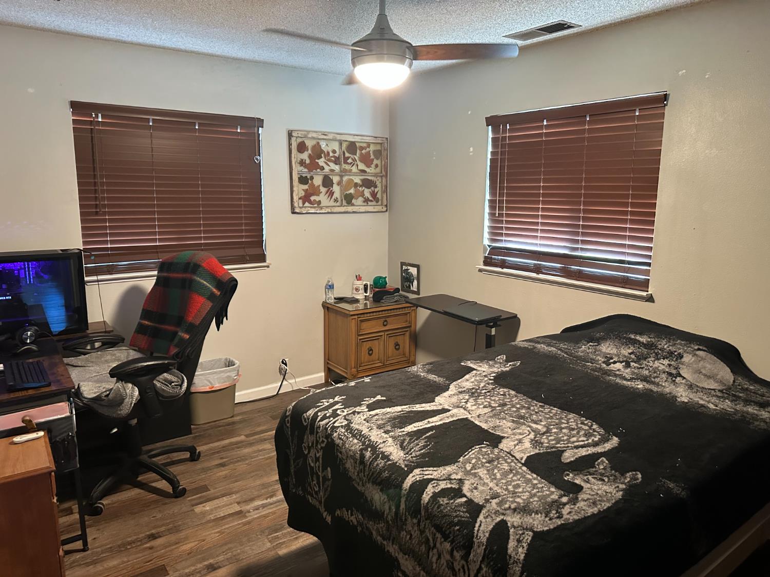 6186 Arena Way Livingston, CA 95334 - Photo 12 of 21 a bedroom with a bed and a window